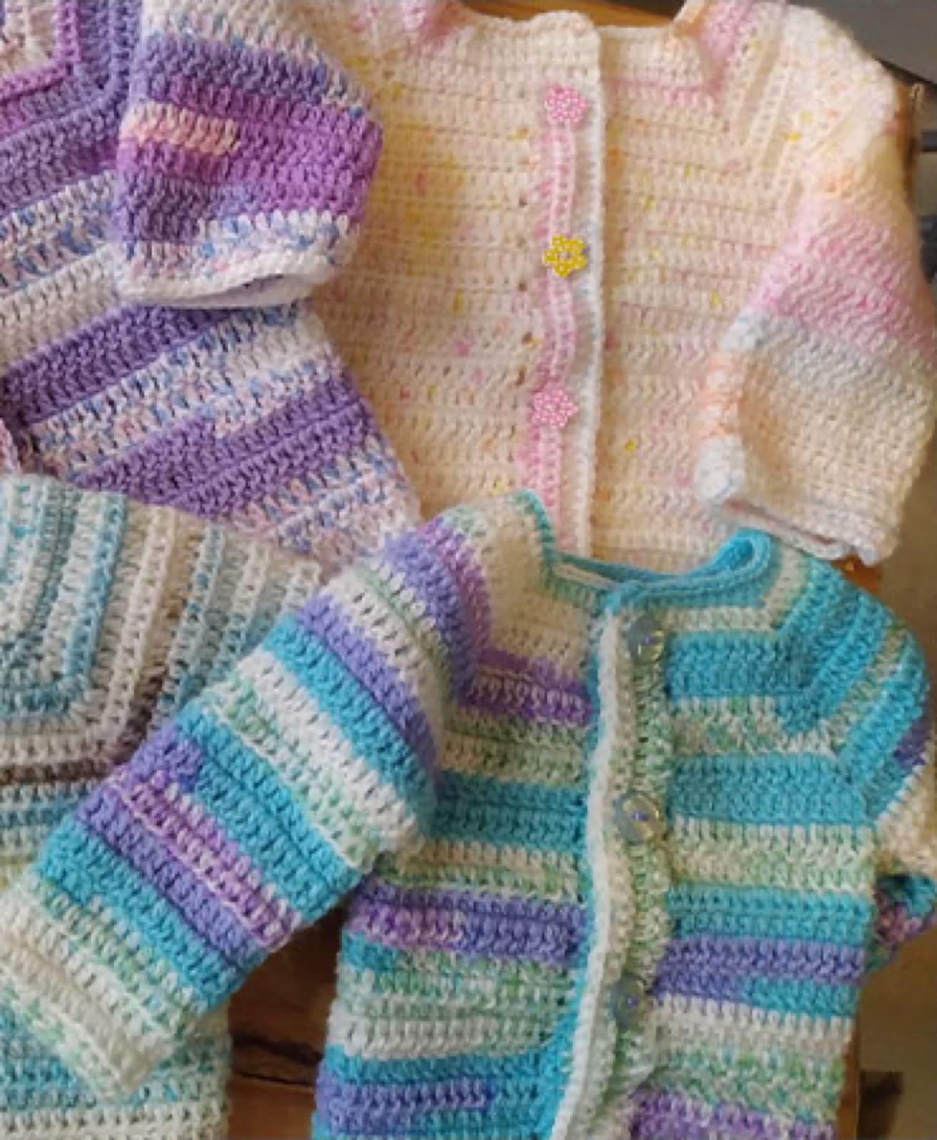 Brassière bébé au crochet